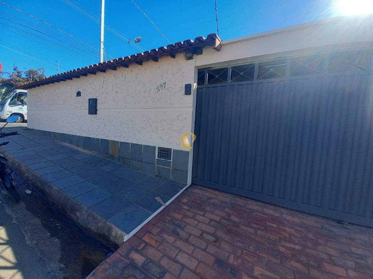 Casa à venda com 4 quartos, 240m² - Foto 1