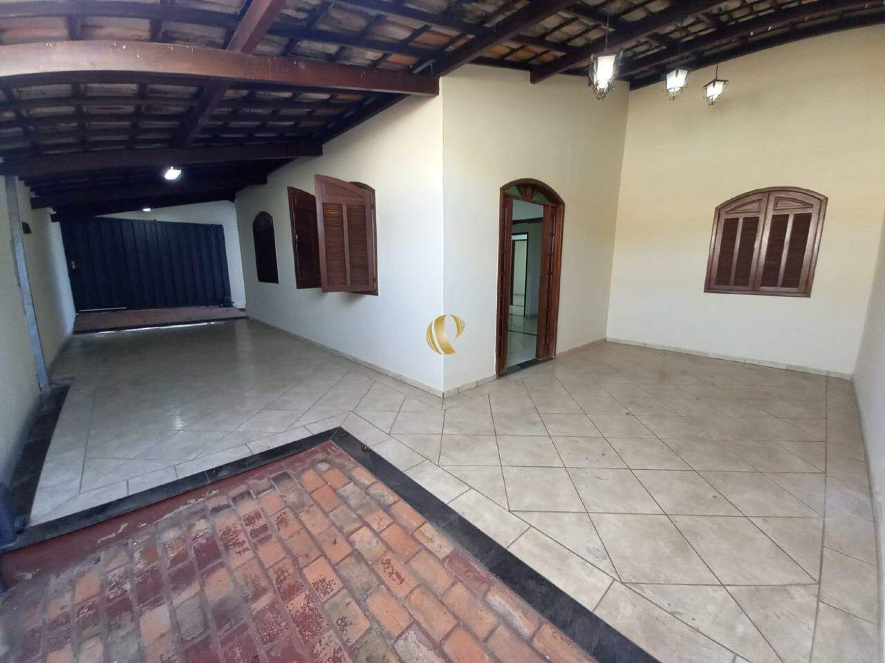 Casa à venda com 4 quartos, 240m² - Foto 3