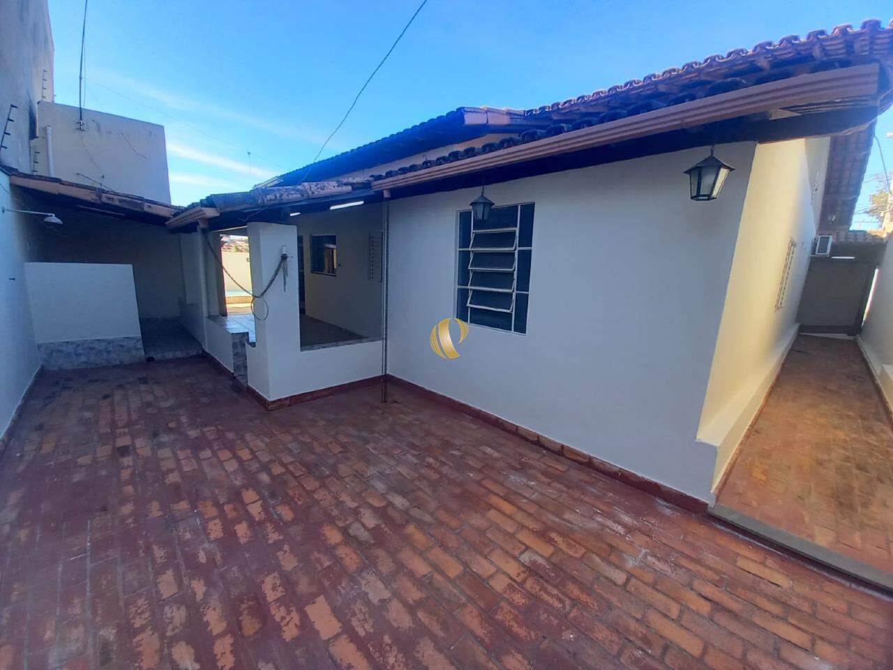 Casa à venda com 4 quartos, 240m² - Foto 4