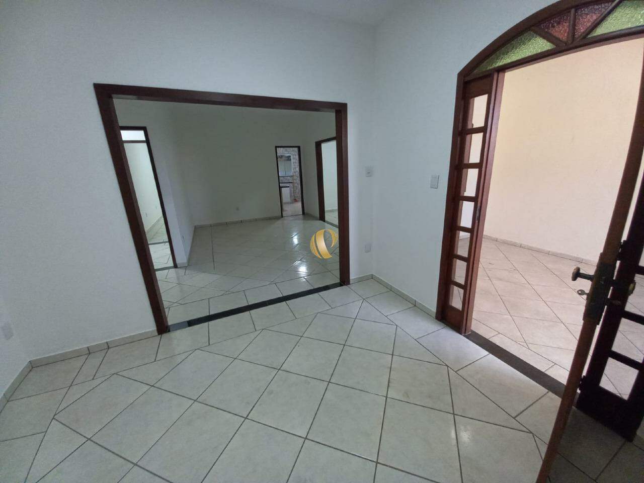 Casa à venda com 4 quartos, 240m² - Foto 5