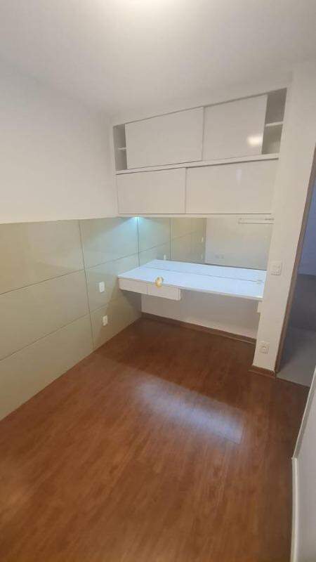 Apartamento à venda com 3 quartos, 83m² - Foto 2