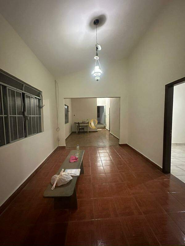 Casa à venda com 3 quartos, 210m² - Foto 3