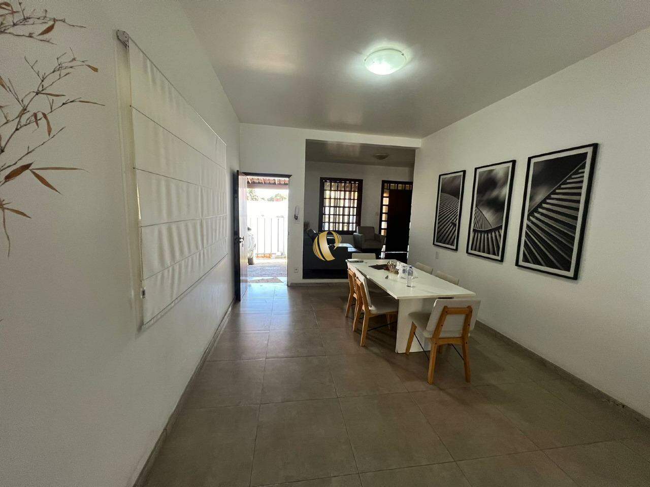 Casa à venda com 3 quartos, 162m² - Foto 2