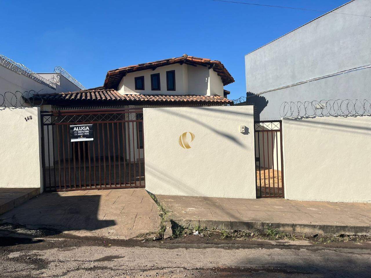 Casa para alugar com 3 quartos, 99m² - Foto 1