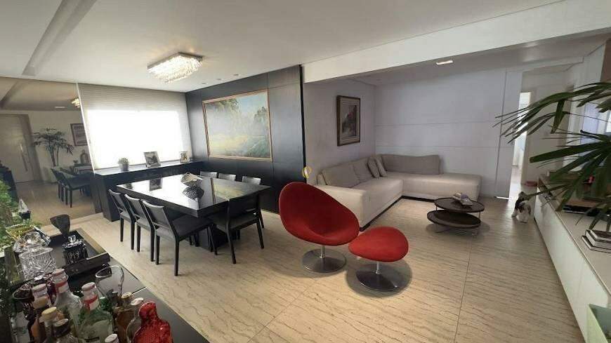 Apartamento à venda com 4 quartos, 165m² - Foto 1