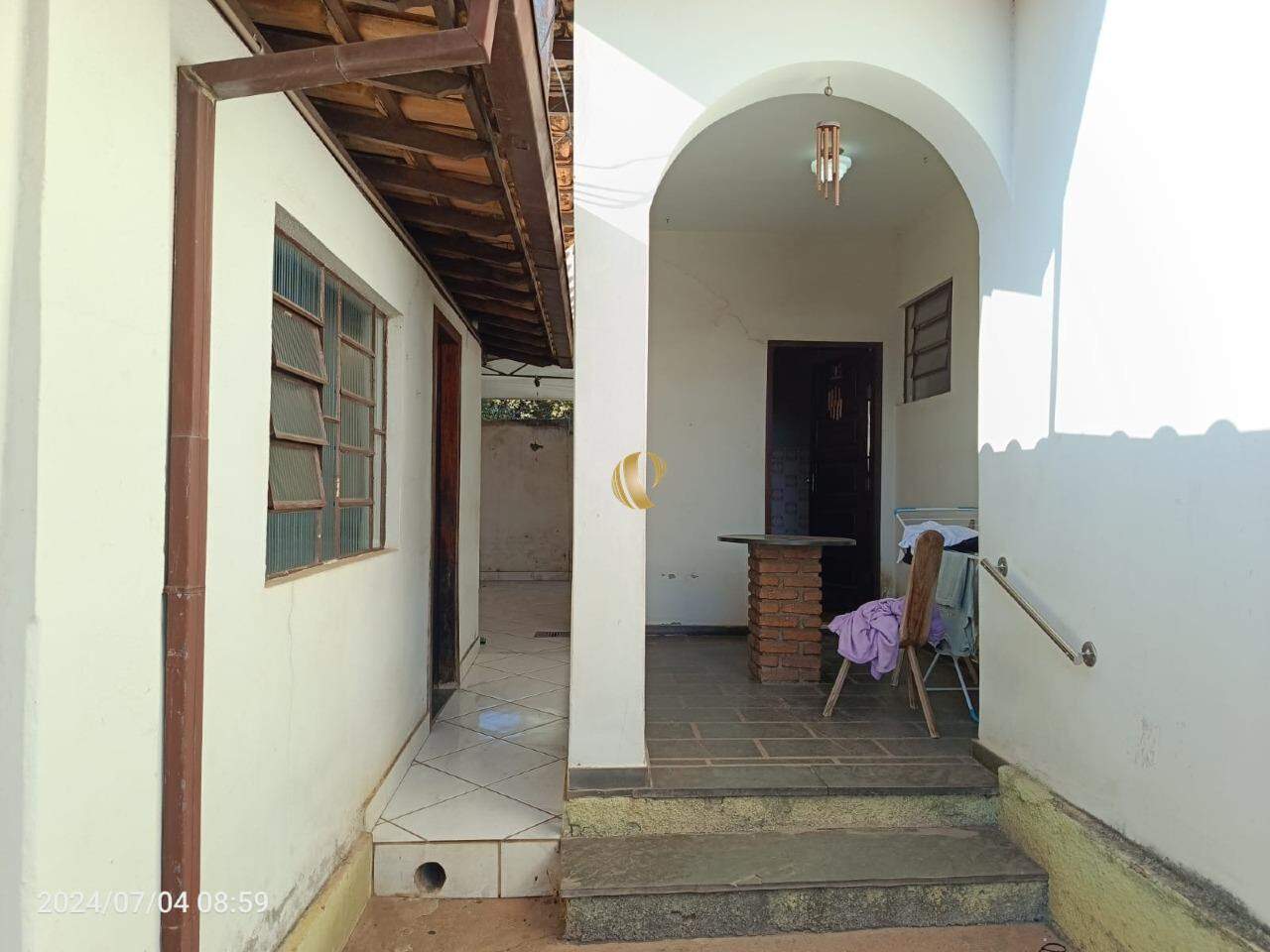 Casa à venda com 4 quartos, 199m² - Foto 2