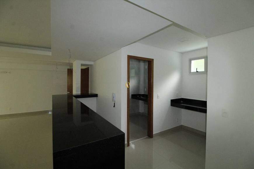 Apartamento à venda com 3 quartos, 110m² - Foto 2