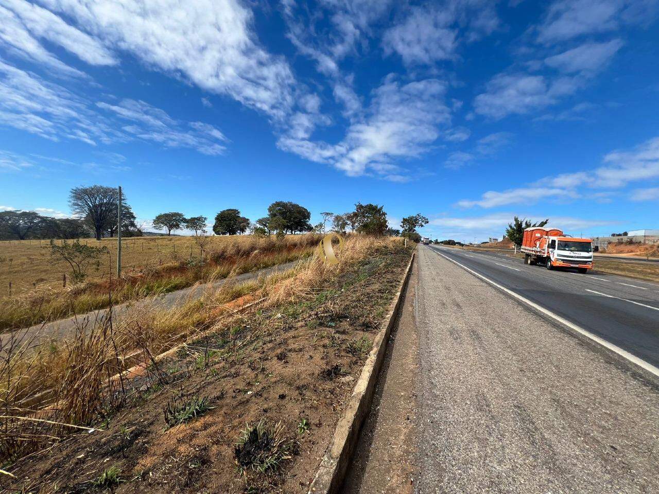 Chácara à venda com 1 quarto, 20000m² - Foto 3