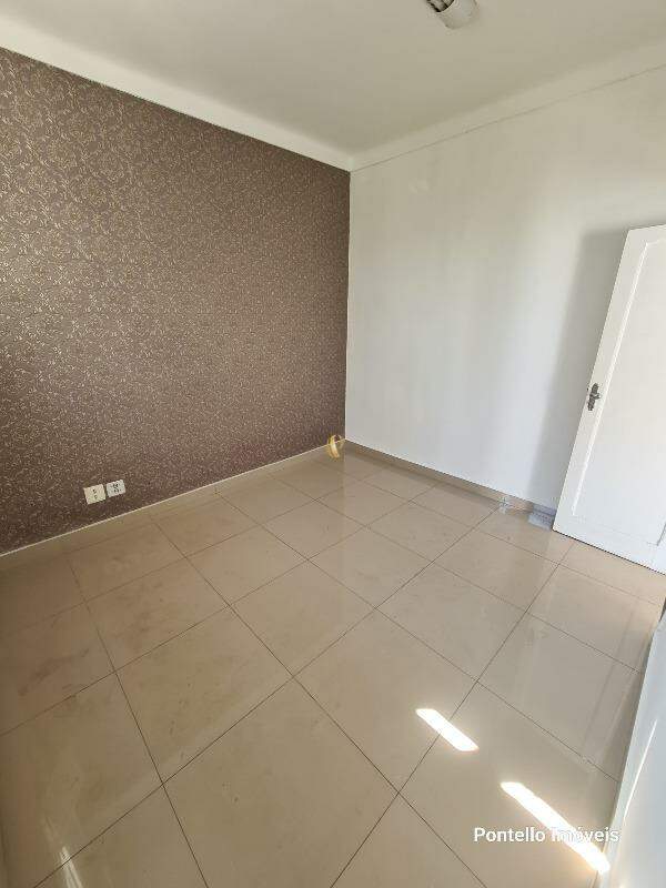 Casa à venda com 6 quartos, 185m² - Foto 1