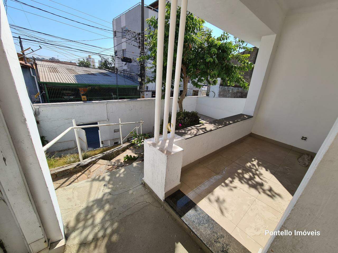 Casa à venda com 6 quartos, 185m² - Foto 2