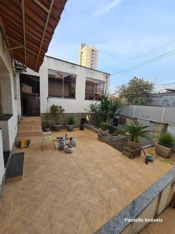 Casa à venda com 4 quartos, 197m² - Foto 3