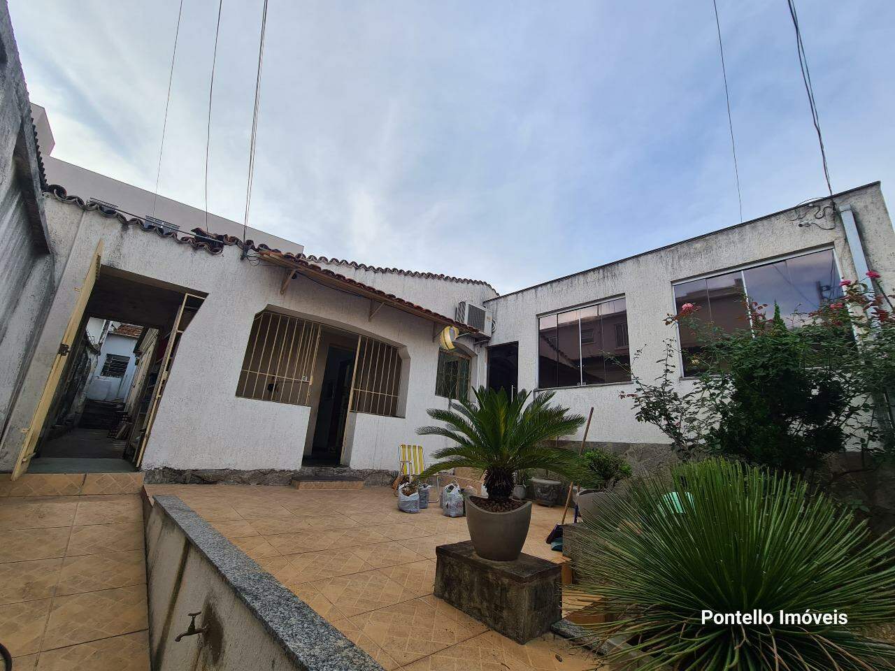 Casa à venda com 4 quartos, 197m² - Foto 1