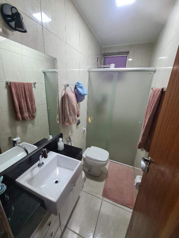 Apartamento à venda com 3 quartos, 85m² - Foto 2