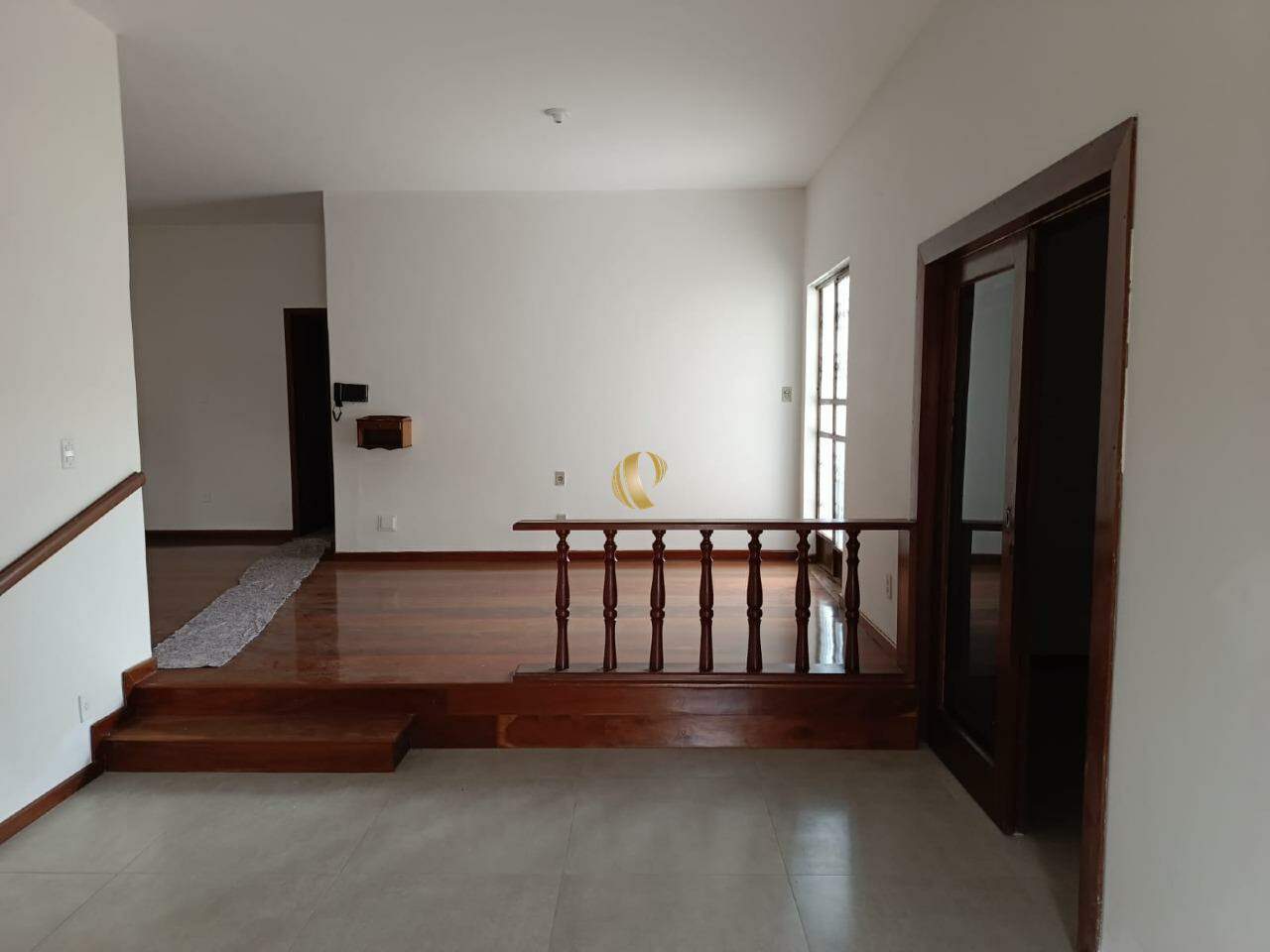 Casa para alugar com 6 quartos, 250m² - Foto 11