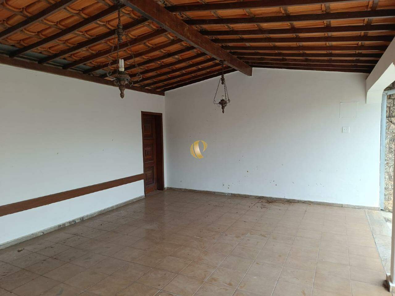 Casa para alugar com 6 quartos, 250m² - Foto 7