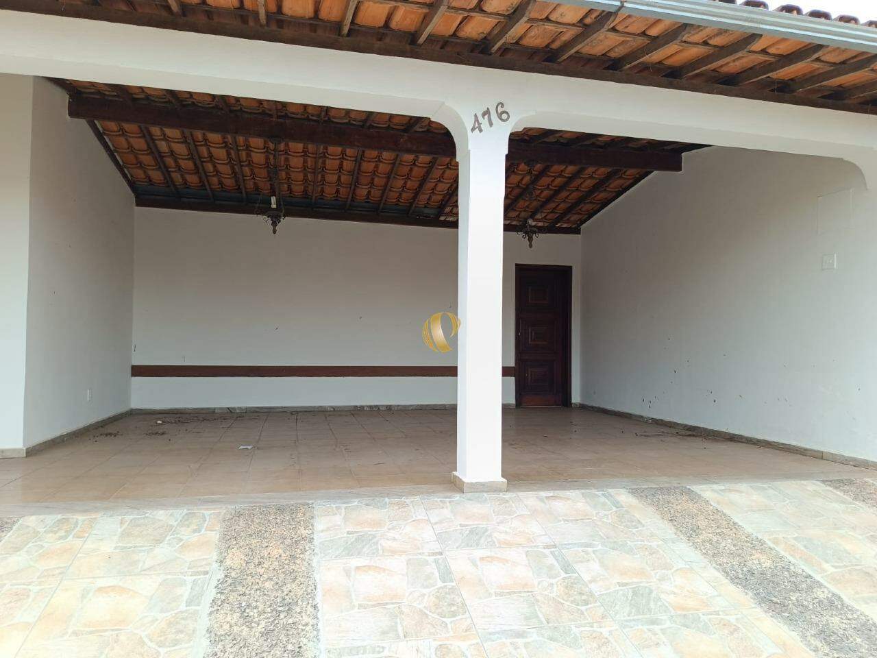 Casa para alugar com 6 quartos, 250m² - Foto 8