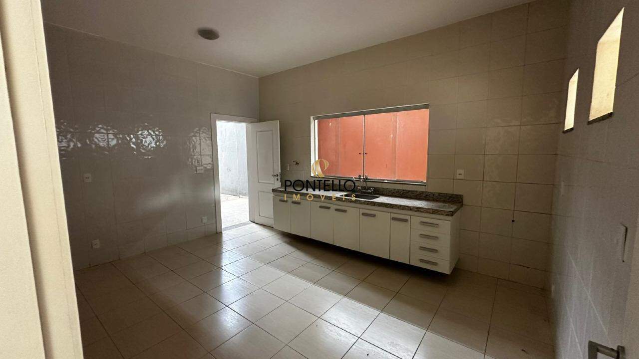 Casa, 5 quartos, 190 m² - Foto 4