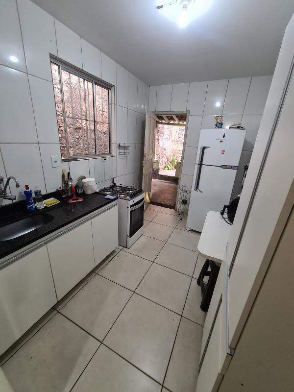 Casa à venda com 3 quartos, 184m² - Foto 4