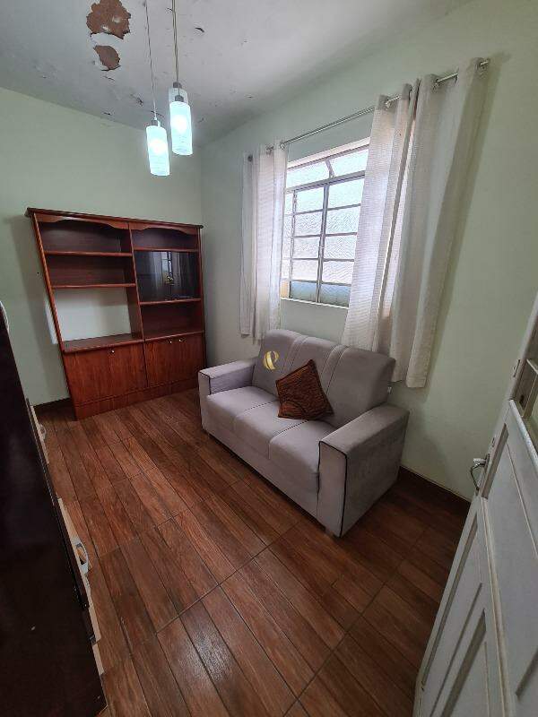 Casa à venda com 3 quartos, 184m² - Foto 2