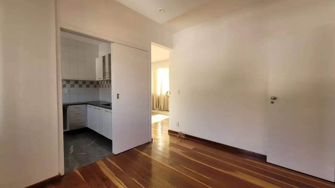 Apartamento à venda com 3 quartos, 105m² - Foto 4