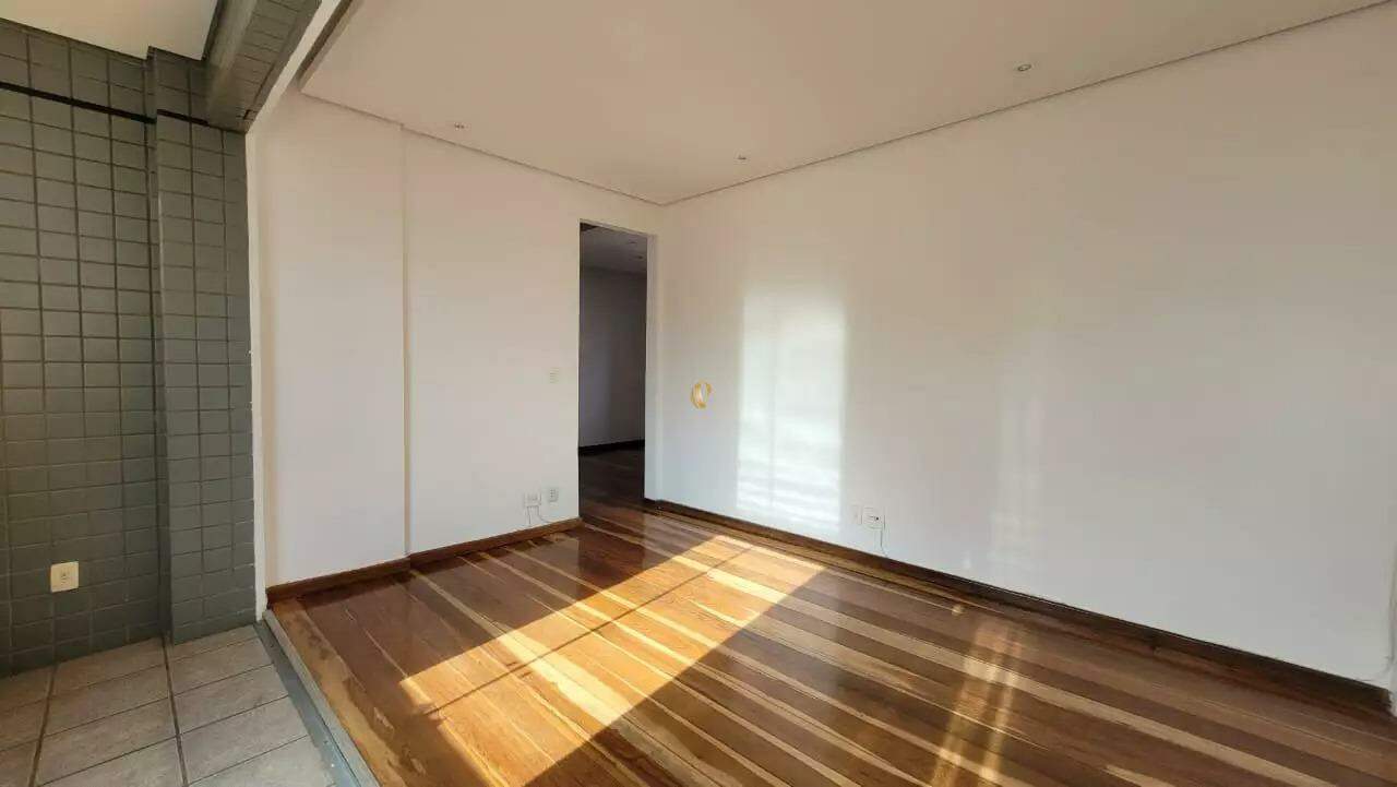 Apartamento à venda com 3 quartos, 105m² - Foto 2