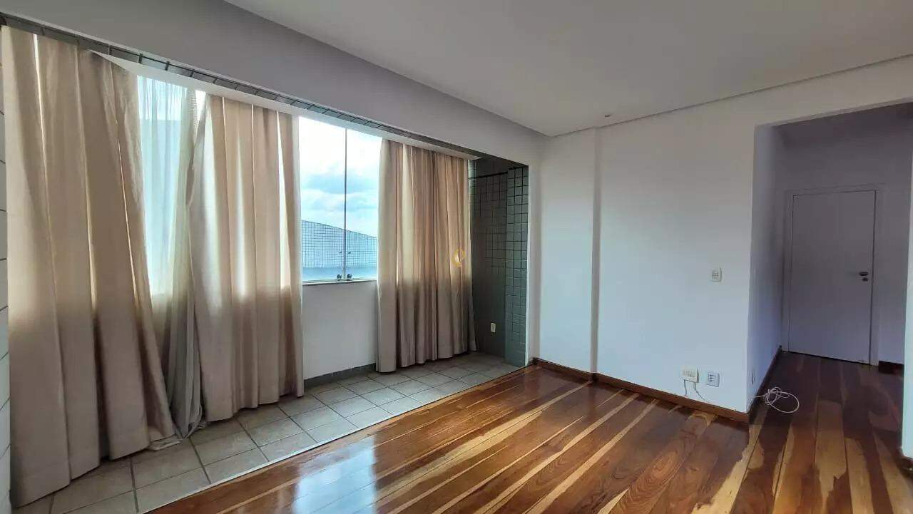 Apartamento à venda com 3 quartos, 105m² - Foto 1