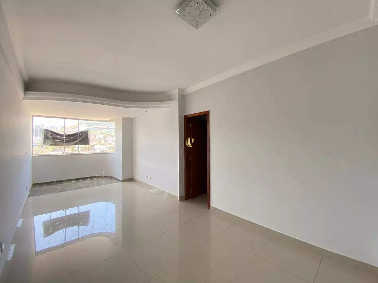 Apartamento à venda com 3 quartos, 90m² - Foto 1