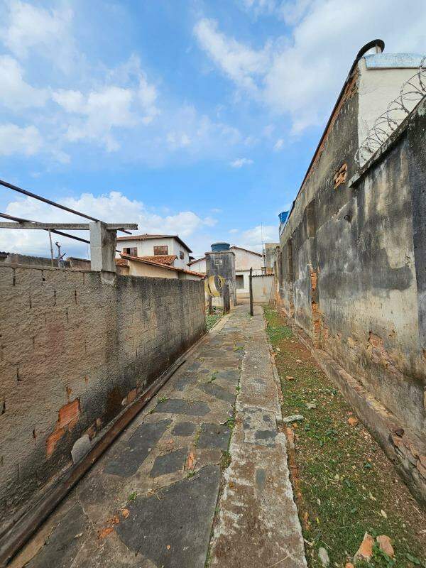 Casa à venda com 4 quartos, 350m² - Foto 15