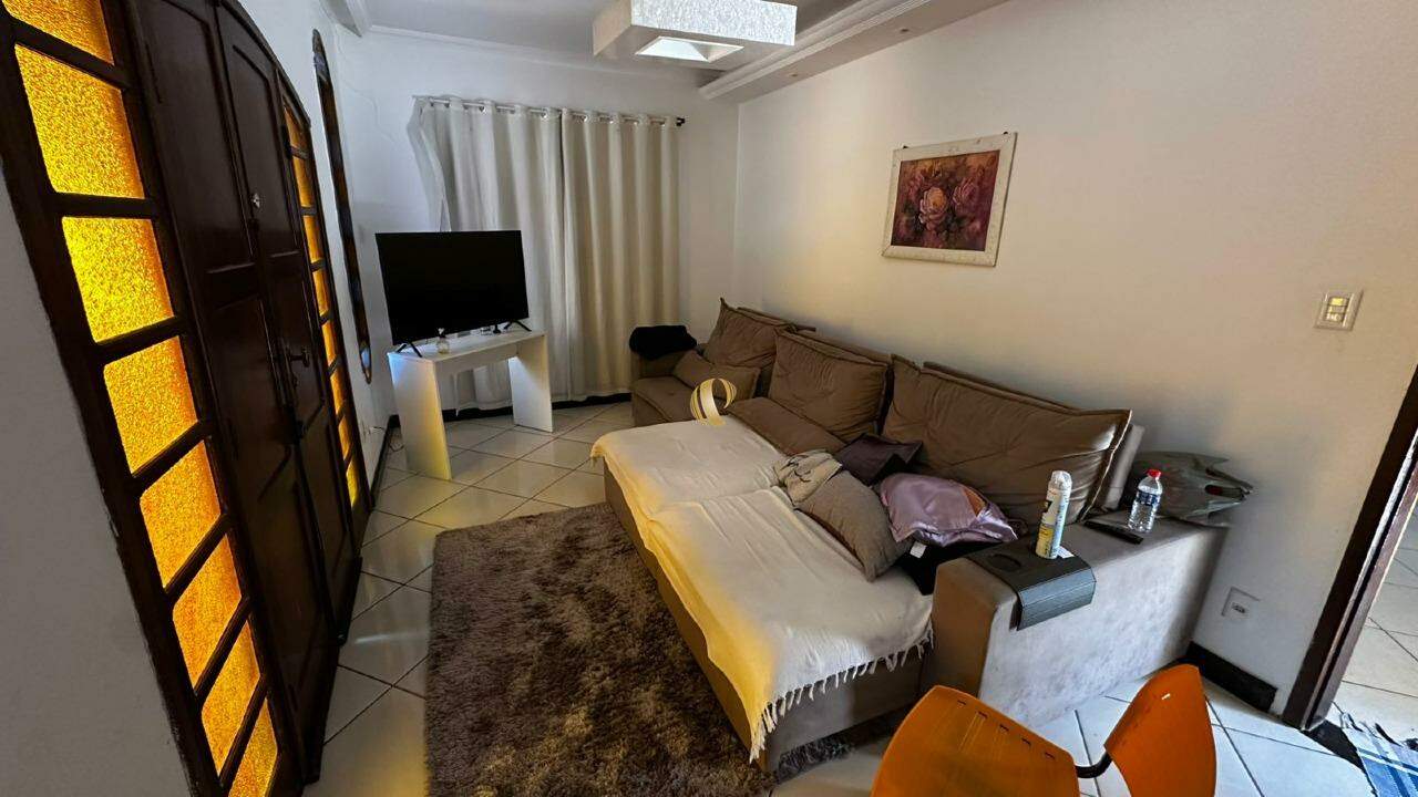 Casa à venda com 3 quartos, 229m² - Foto 2