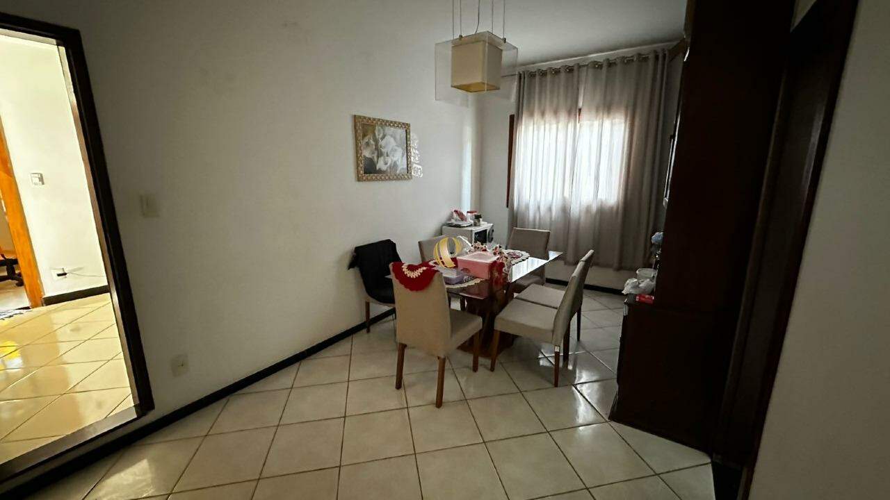 Casa à venda com 3 quartos, 229m² - Foto 4