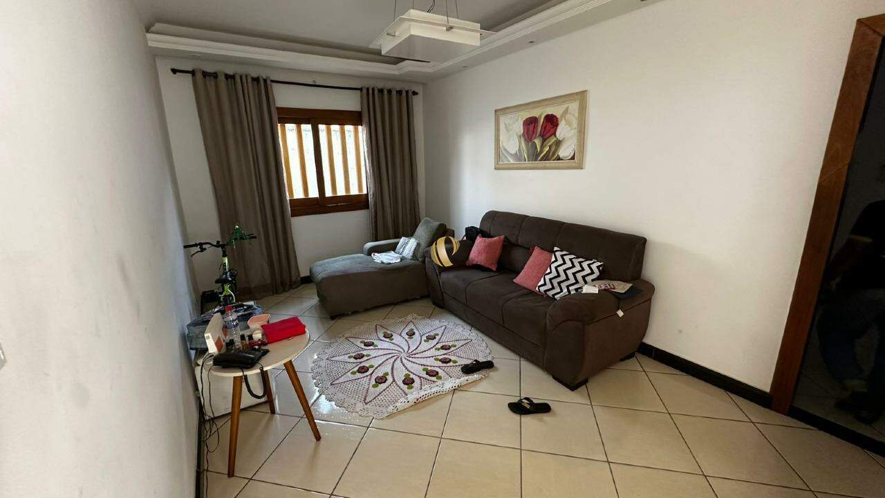 Casa à venda com 3 quartos, 229m² - Foto 3