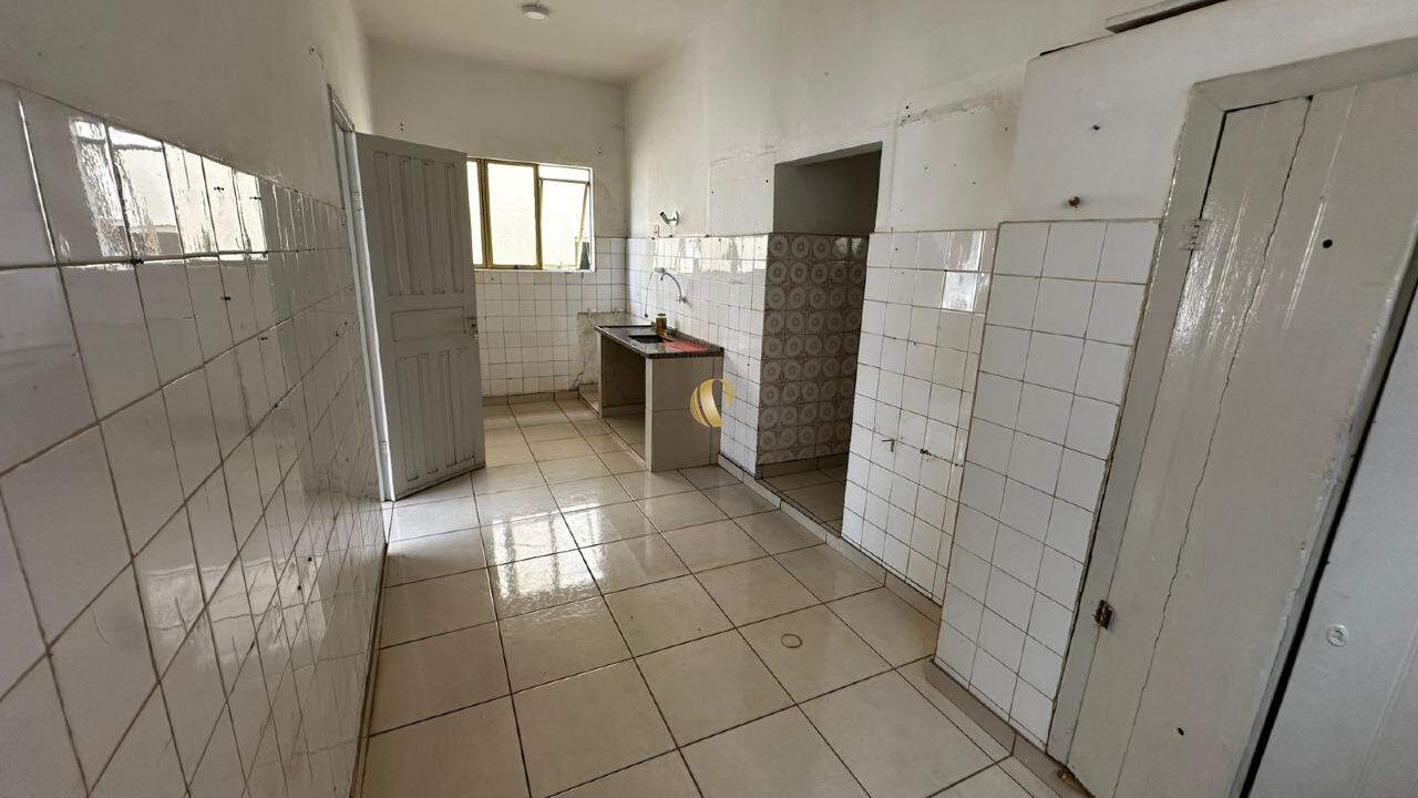 Casa à venda com 4 quartos, 250m² - Foto 11