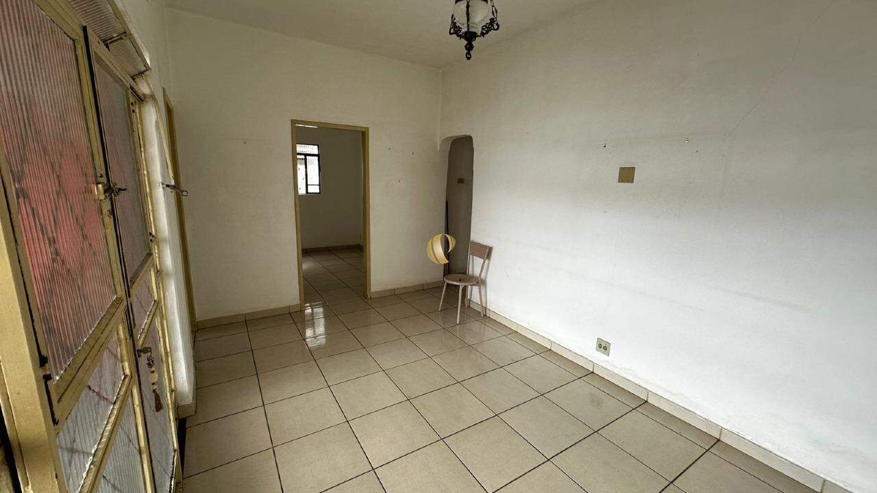 Casa à venda com 4 quartos, 250m² - Foto 4