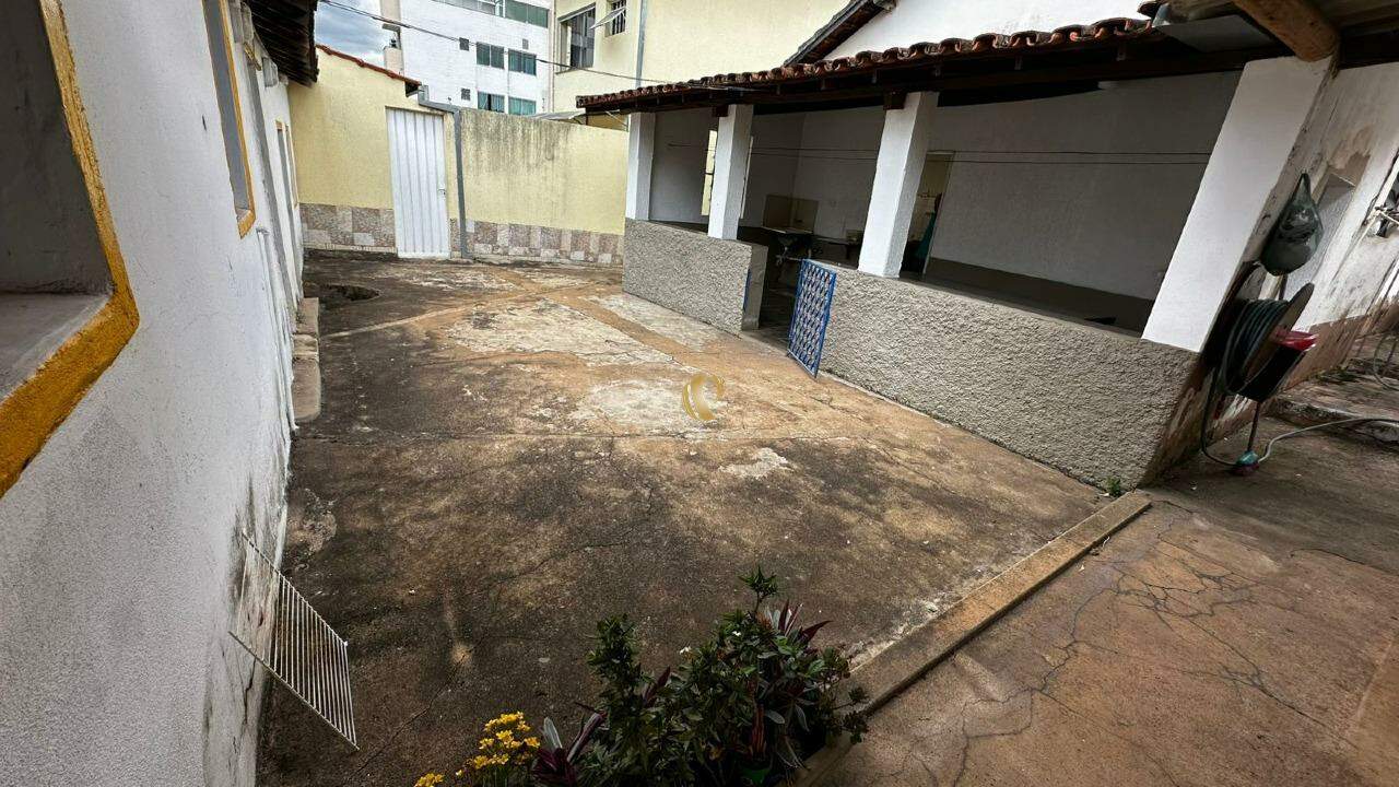 Casa à venda com 4 quartos, 250m² - Foto 15