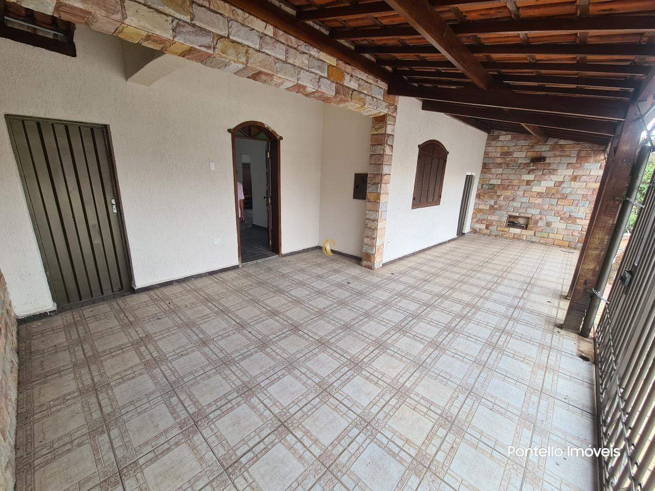 Casa à venda com 4 quartos, 193m² - Foto 1