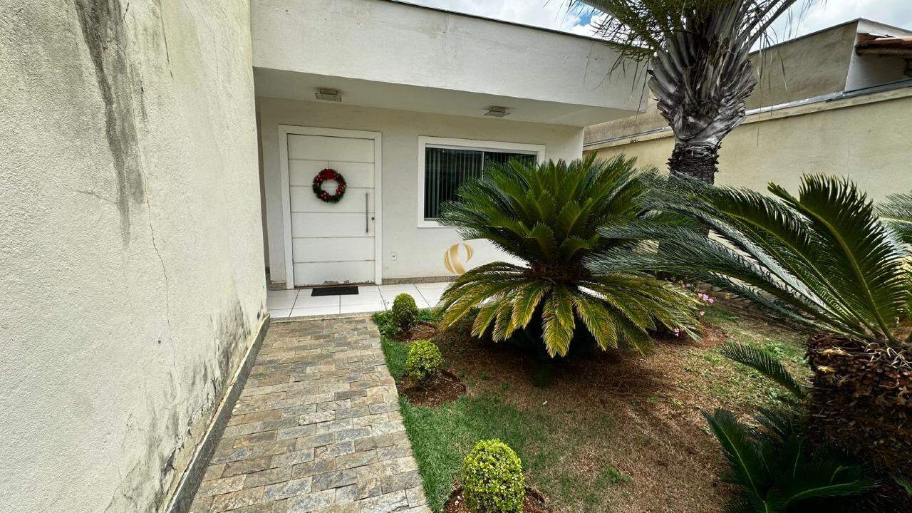 Casa à venda com 3 quartos, 190m² - Foto 2