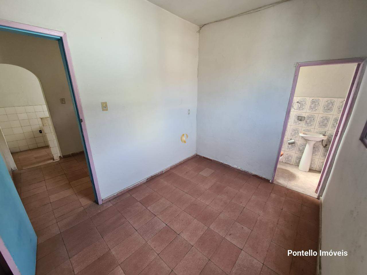 Casa à venda com 8 quartos, 200m² - Foto 21