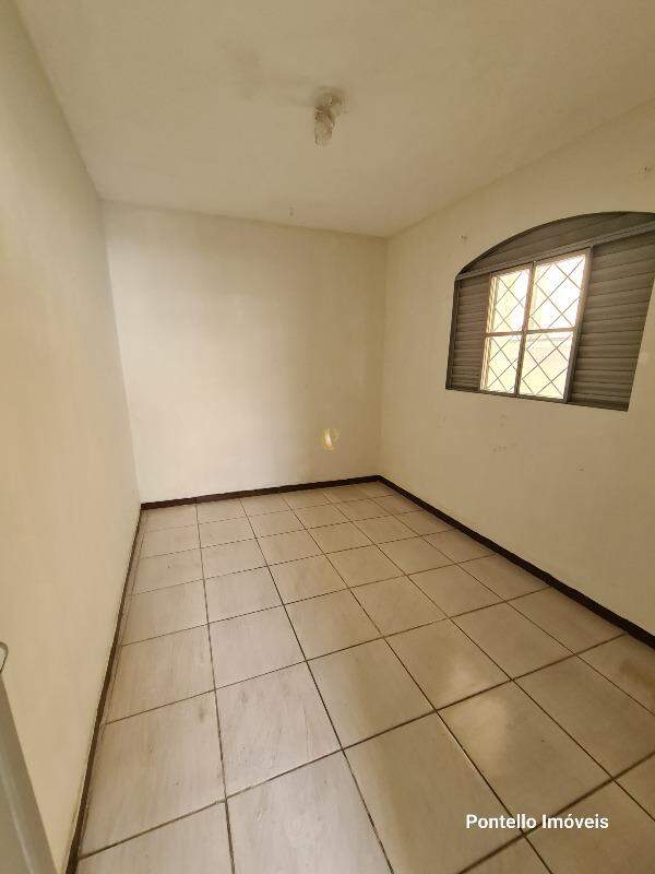 Casa à venda com 8 quartos, 200m² - Foto 8