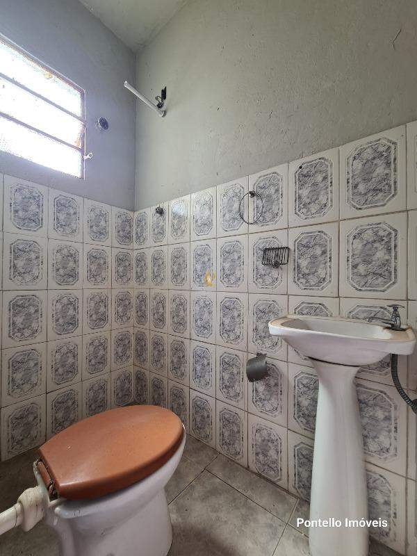 Casa à venda com 8 quartos, 200m² - Foto 23