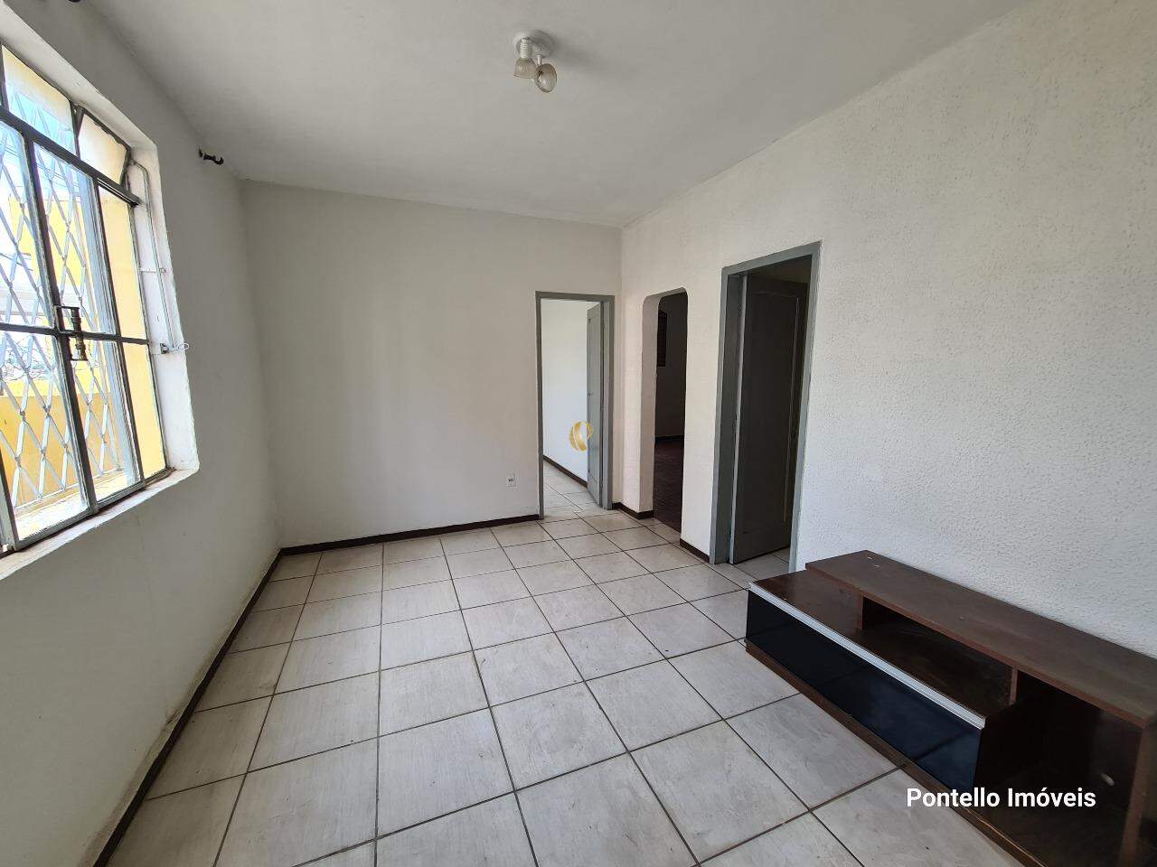 Casa à venda com 8 quartos, 200m² - Foto 1