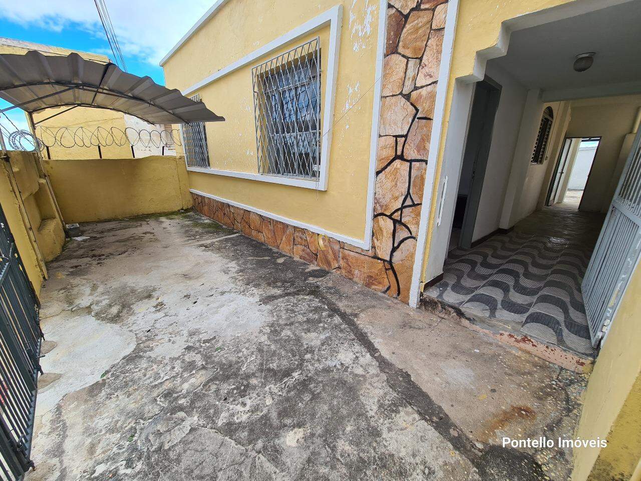 Casa à venda com 8 quartos, 200m² - Foto 2