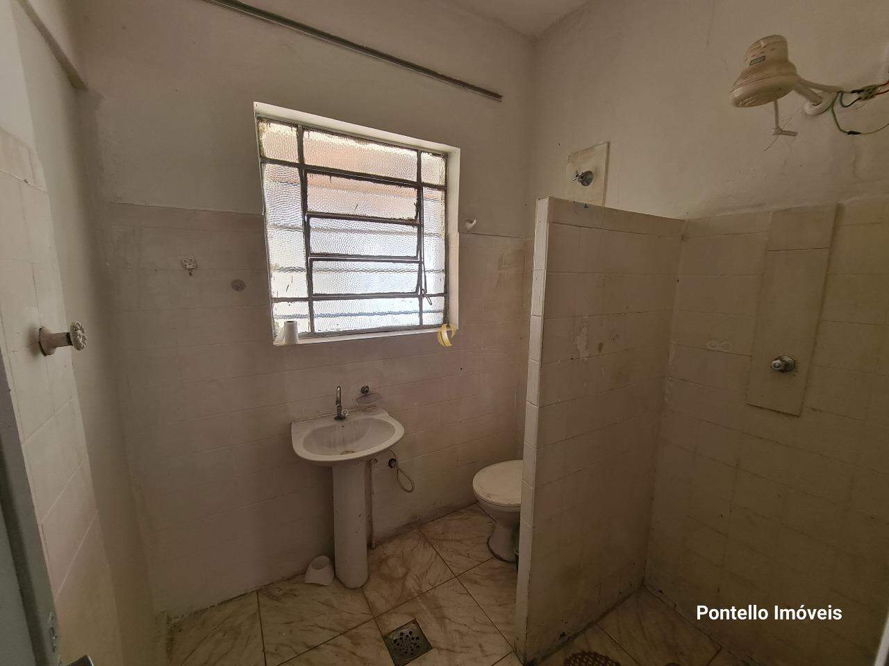 Casa à venda com 8 quartos, 200m² - Foto 11
