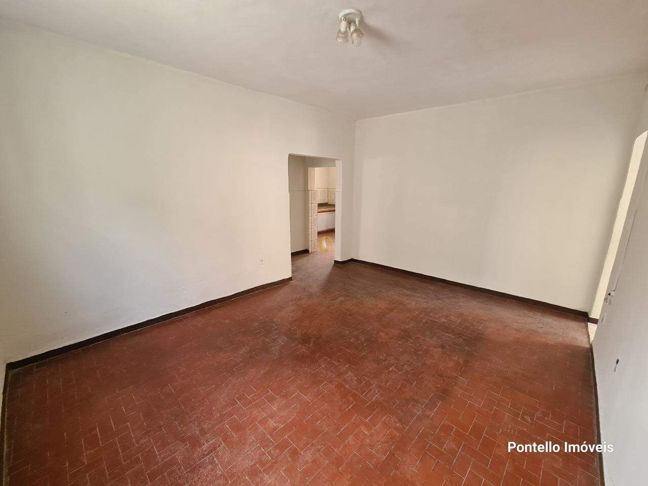 Casa à venda com 8 quartos, 200m² - Foto 9