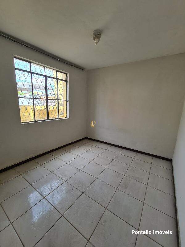 Casa à venda com 8 quartos, 200m² - Foto 4