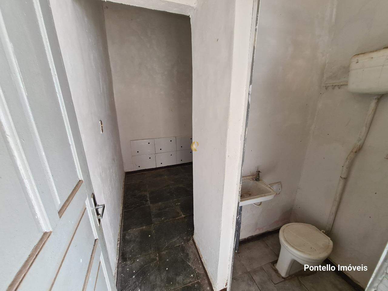 Casa à venda com 8 quartos, 200m² - Foto 15