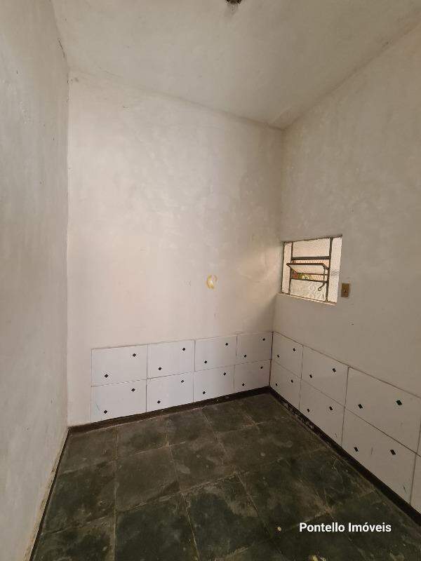 Casa à venda com 8 quartos, 200m² - Foto 16