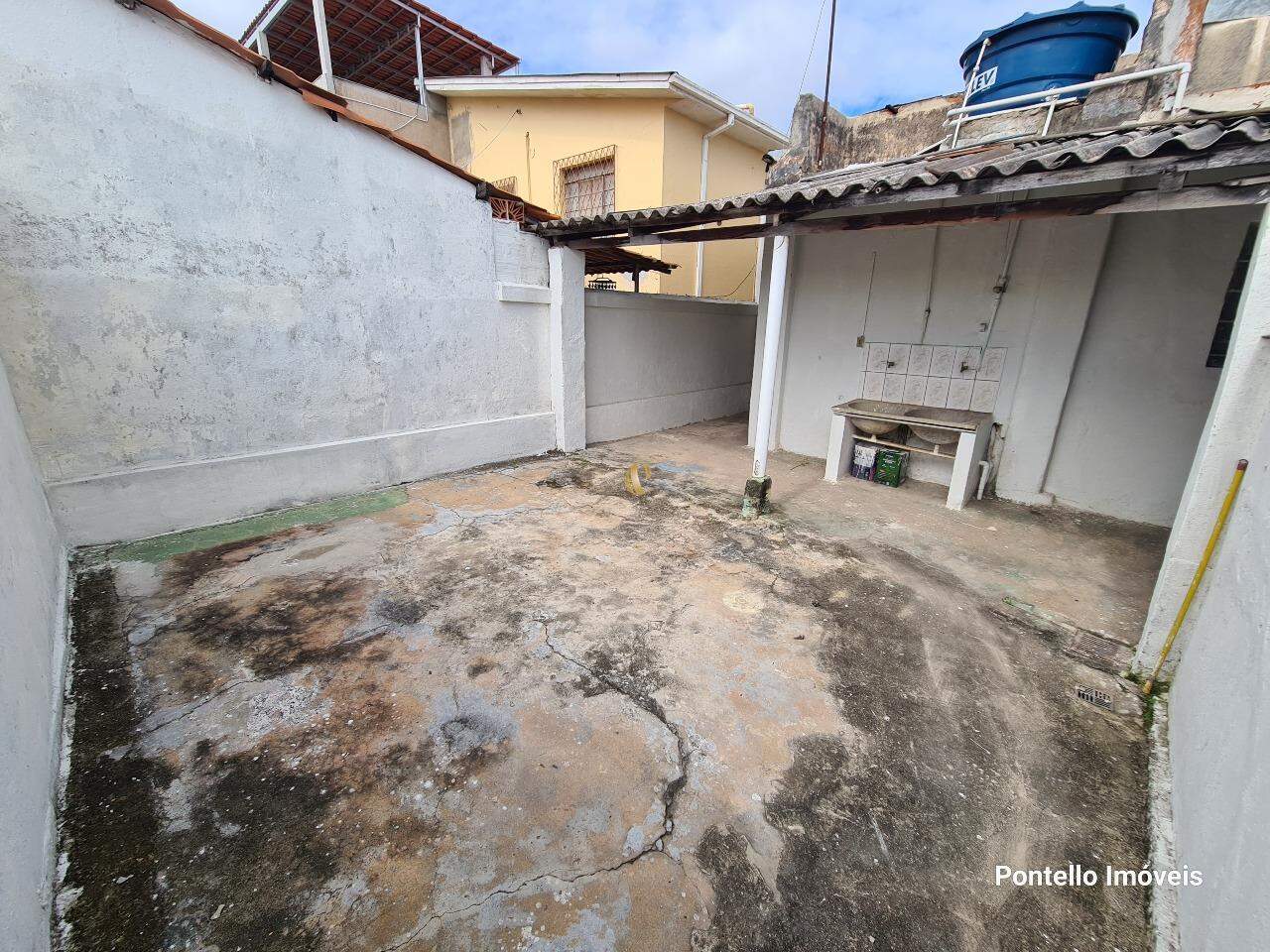 Casa à venda com 8 quartos, 200m² - Foto 12