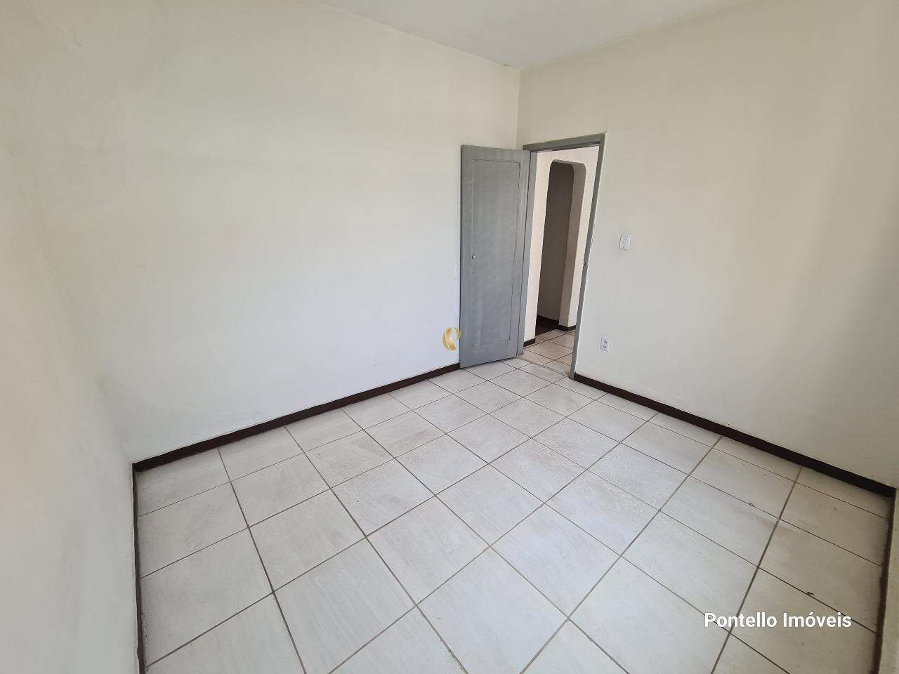 Casa à venda com 8 quartos, 200m² - Foto 7