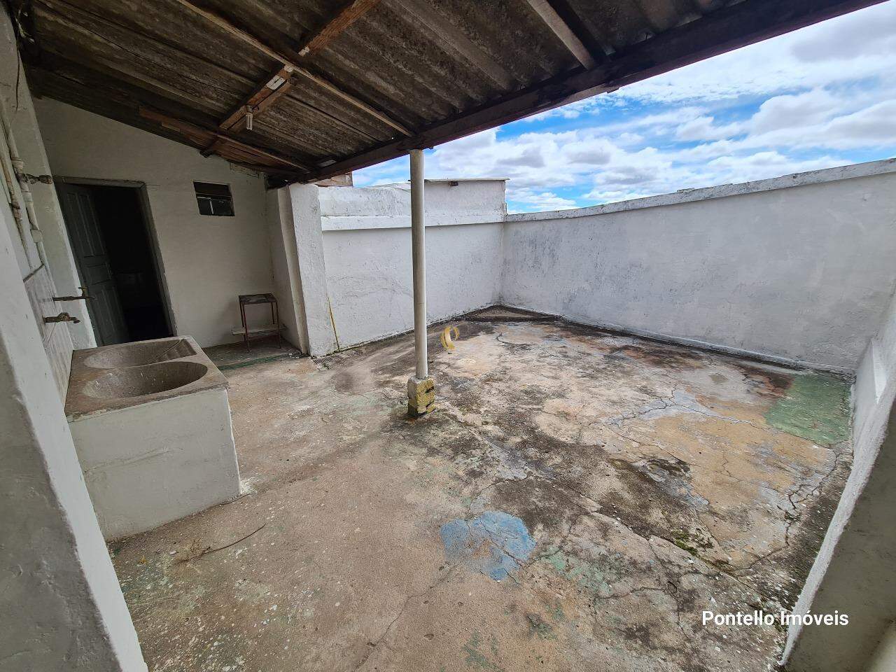 Casa à venda com 8 quartos, 200m² - Foto 14