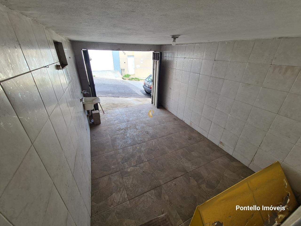 Casa à venda com 8 quartos, 200m² - Foto 17